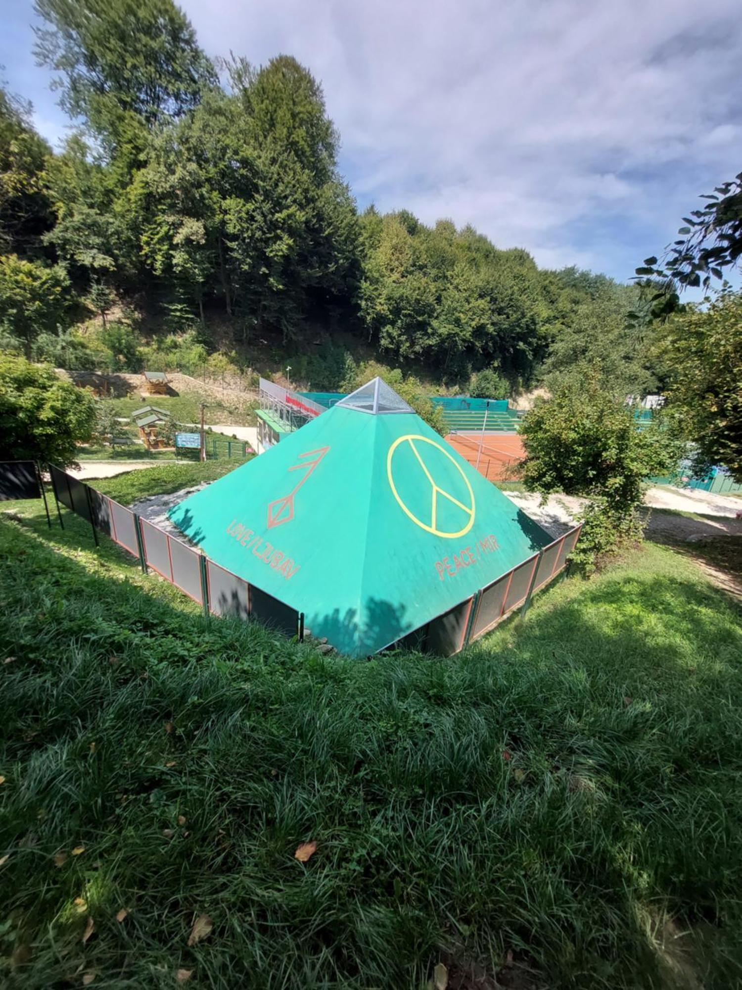 L'Appartement De La Pyramide Du Soleil Visoko Esterno foto